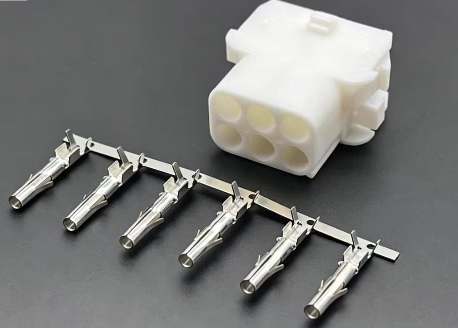 Yaskawa 5 Series 6-pin Servo Motor Connector with Brake Plug 350781-1 for 1000V Applications