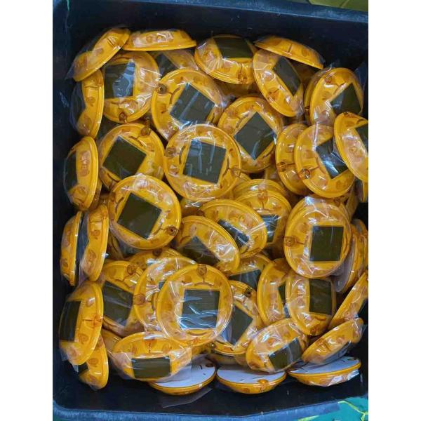 Round Plastic Solar Road Studs Solar Powered Road Reflectors LED Cat Eyes Light