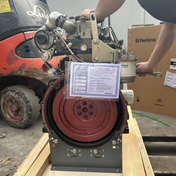 Powerful Perkins Diesel Engine 49.3kW 2800rpm Diesel Motor For 404D-22t
