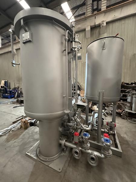 Low Consumption Textile Dyeing Machine Low Liquor Ration With Vertical Type Shape