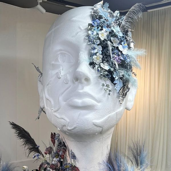 Artistic Human Face Sculpture with High Heel Support - Black Fiberglass Face Figure for Luxury Interior Design