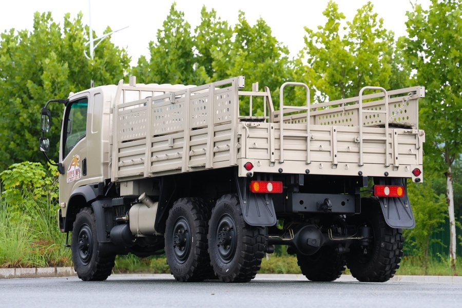Reinforced Flat‑Cab 6×6 Off‑Road Cargo Truck