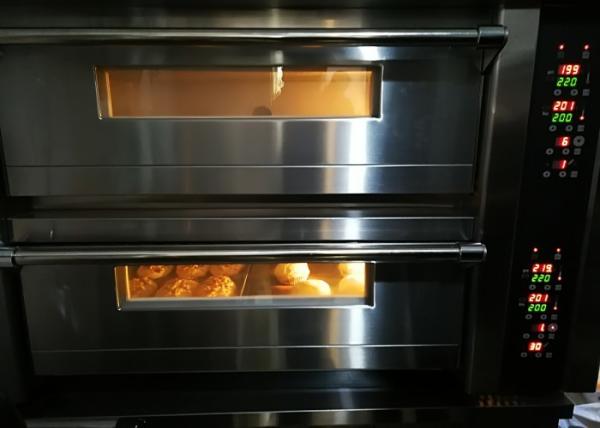 Ceramic Heating Bakery Deck Oven Three Deck Six Trays 0-300 Degree For Cake