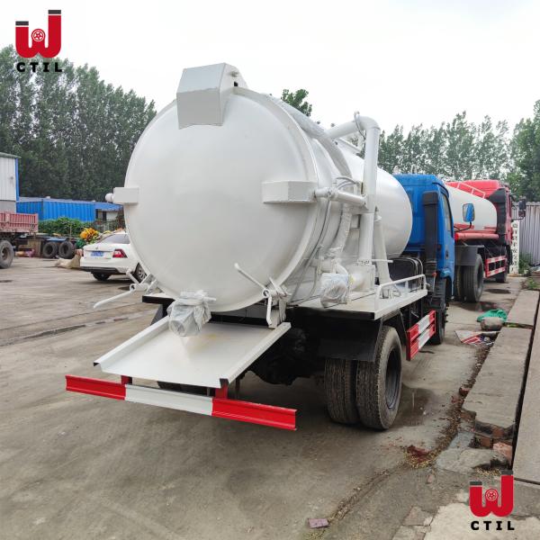 Used Dongfeng 5CBM Carbon Steel Vacuum Suction Sewage Truck For Sewer