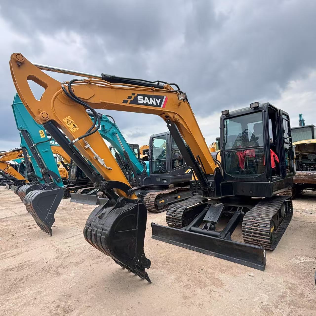 Low Price Low Hours Sany SY60C 6Ton Crawler ISUZU Engine Hydraulic Used Mini Excavator for Sale