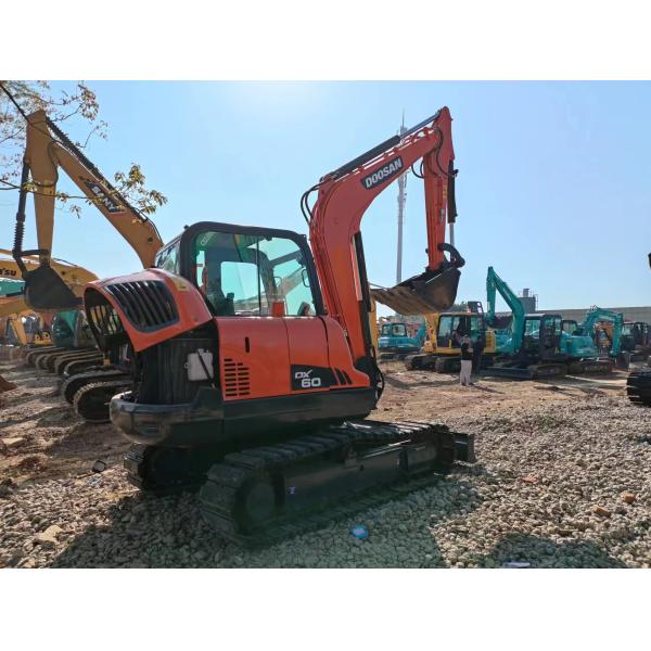 Высокопроизводительный экскаватор Doosan, оснащенный мощным двигателем и гидравлической системой