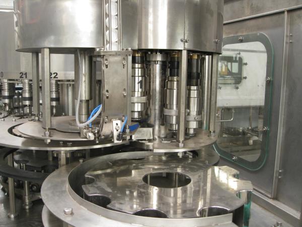 PLC Control PET Bottle Filling Machine 10000 BPH 500ml Production Capacity