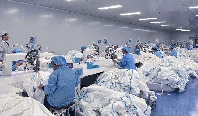 Microporous устранимый защитный костюм тела полипропилена Coverall 60GSM брызгает устойчивое