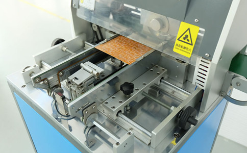 Автоматическое v режет машину PCB Depaneling для доски FR4 СИД всходит на борт MCPCB YSV-3A