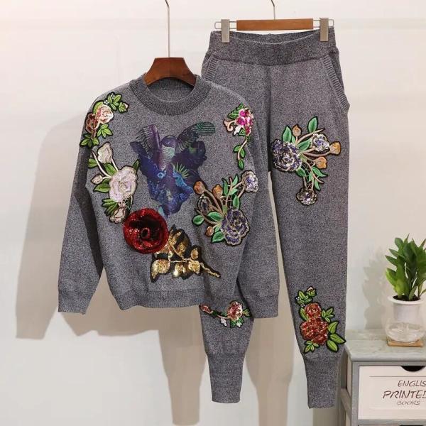                  High Quality Sequins Flower Long-Sleeved Knitwear Sweater Casual Pants 2 Piece Knit Set Women Autumn and Winter Tracksuit             