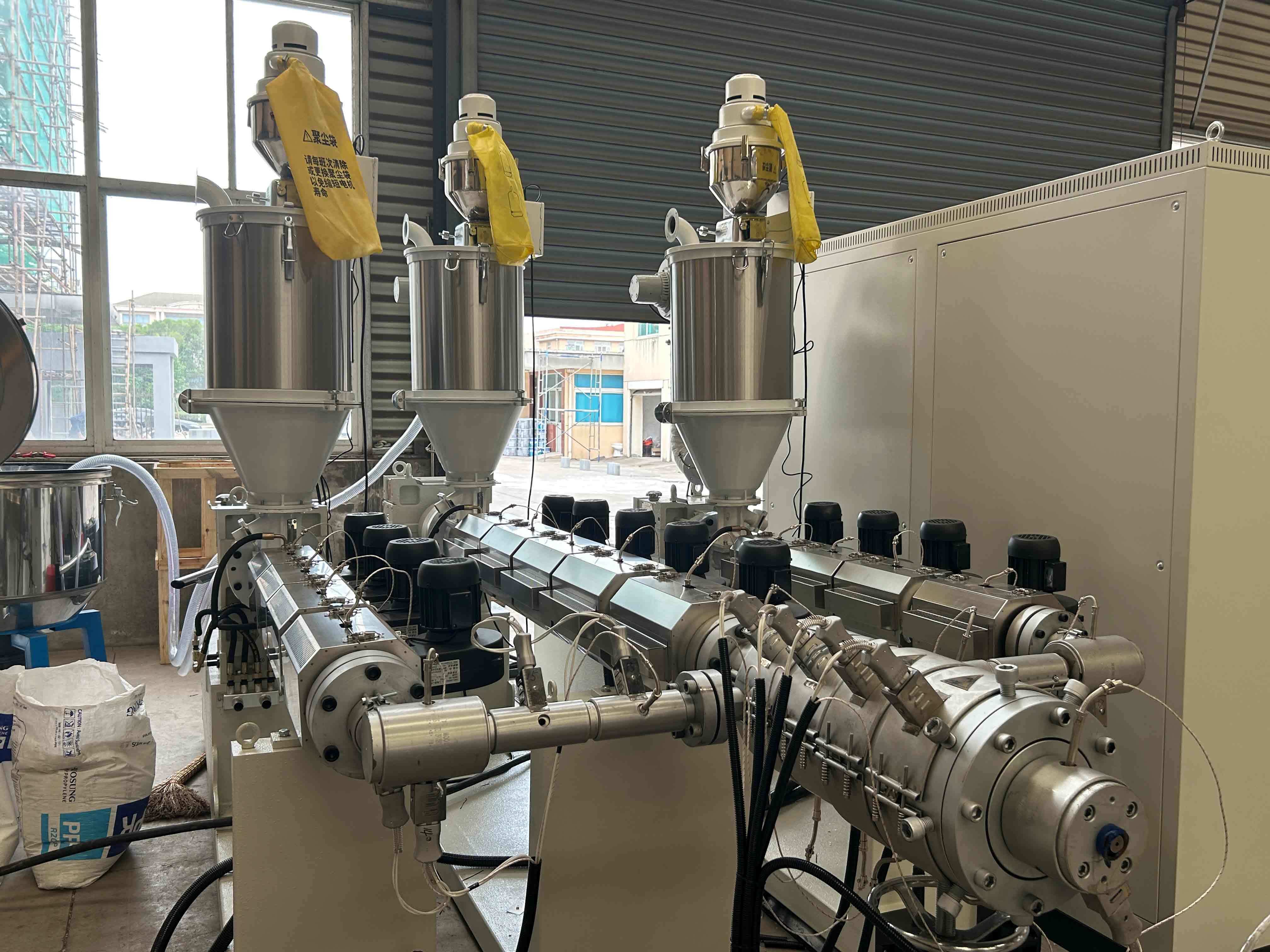 Plastic PPR Water Supply Pipe Production Line PPR Pipe Making Machine For Hot And Cold Water System