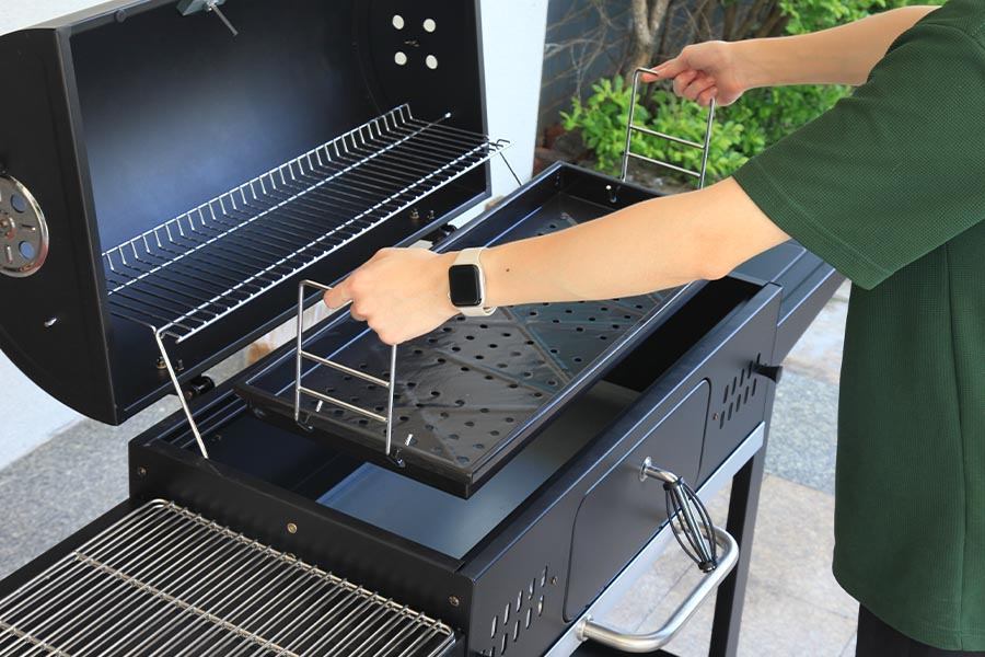 Classic Freestanding Charcoal Smokers Grill With Side Shelves 25.8kg