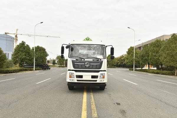 SINOTRUK HOWO 8X4 Fuel Oil Tanker Truck 371HP 28CBM With High Capacity Tanker