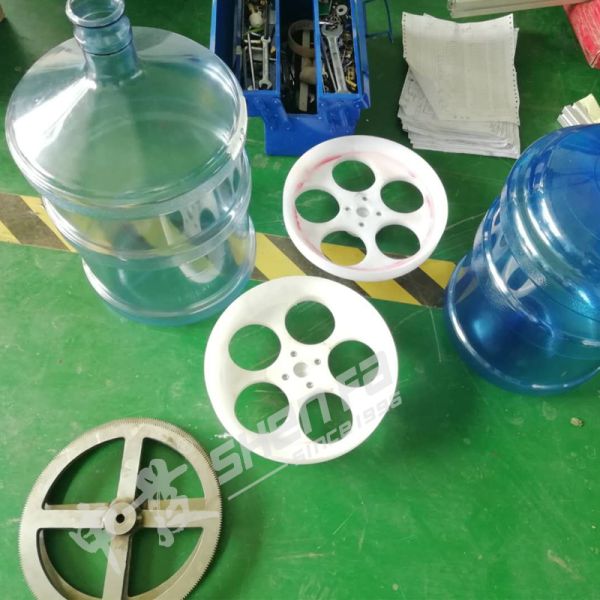 Semi-Automatic Screen Printing Machine with 220V Power and 1030x400mm Printing Size for Plastic Containers