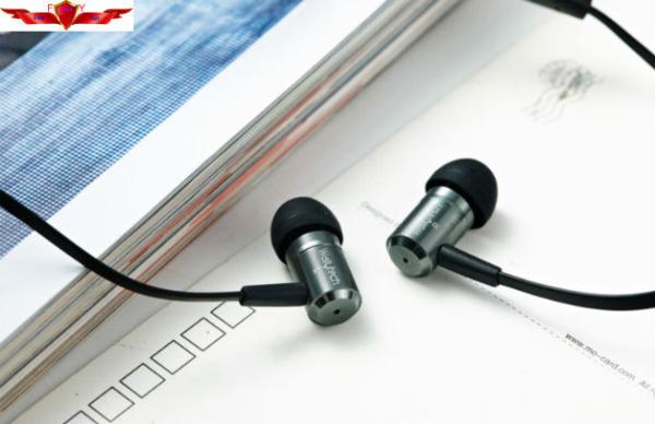 New 3.5MM Wired 1.2M High Stereo Sound Quality Earphone With MIC For Samsung Multi Color