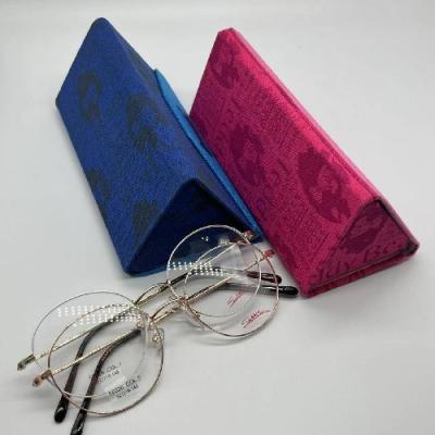 Le velours intérieur de Fasionable en métal de caisse triangulaire pliable d'Eyewear résistent à la compression