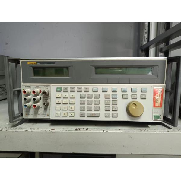 Recycle Fluke 5520A Multi-Product Calibrator with 600 MHz Amplitude Signals and RS-232 Interface in Pre-Owned Condition
