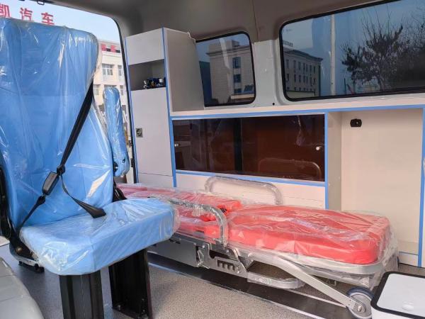 Customized New Ambulance Euro 5 Hospital Disability Transfer Vehicle 4x2 Mobile Clinic Vehicle