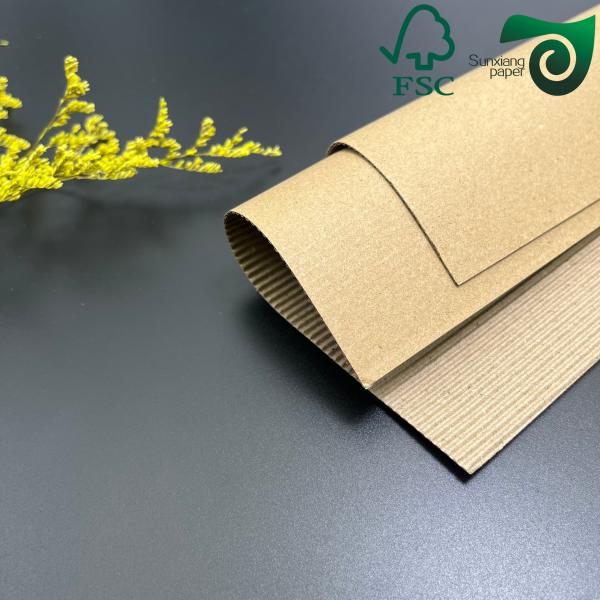 502mm 693mm Marrón Negro E Flauta Hoja de cartón corrugado para embalaje de cartón