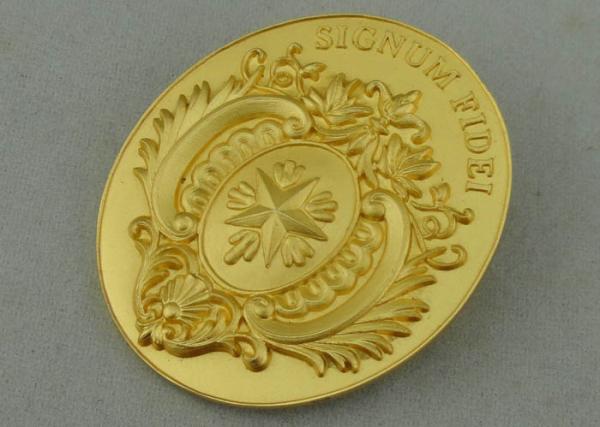 Woman Souvenir Badges , Zinc Alloy 3D Gold Plating Badge And Push Pin