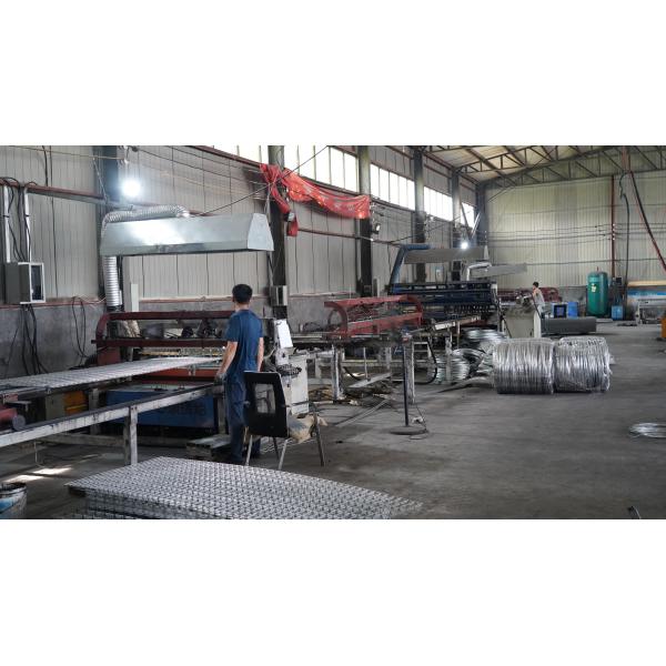 830-2530 мм Высота теплообрабатываемый оцинкованный колючий проволока забор дизайн для распространения