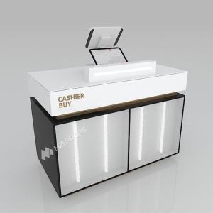 カスタマイズされたスキンケアショップのチェックアウトカウンター プラチナ木製レジ ビジュアルマーチャンダイジング用化粧品ストアの備品とプレミアムストアテーブル