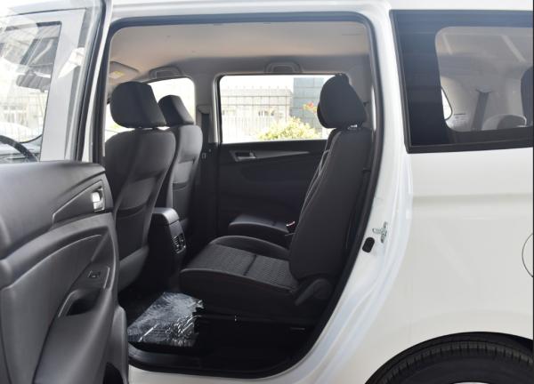 Auchan A600ev Electric Changan Car EV MPV With 5 Doors 5 Seats