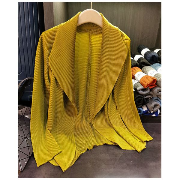 Spring 2025 Women's Solid Color Lapel Long Sleeved Pleated Women's Long Coat