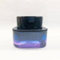 A pintura dos frascos do creme do vidro do quadrado 50g galvaniza Logo With Plastic Cap