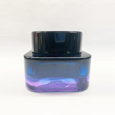 A pintura dos frascos do creme do vidro do quadrado 50g galvaniza Logo With Plastic Cap