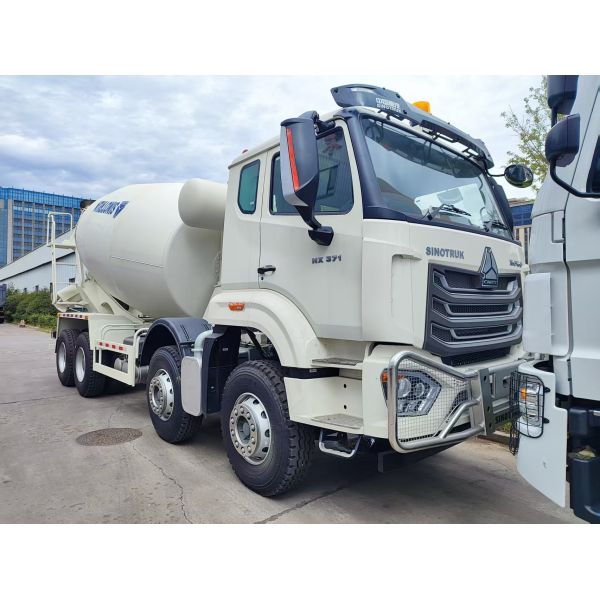 Heavy Duty HOWO 8x4 16m3 Concrete Mixer Lorry 371HP Engine PMP Speed Reducer For Construction