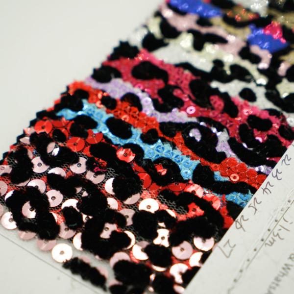 Куча покрывая материал ткани Sequin 250GSM украсила сияющую ткань