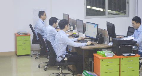 16 головные бутылки для ухода за кожей Перистальтический насос Заполнительная машина Производственная линия для выпуска