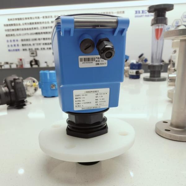Ultrasonic Liquid Level Meter With Multi-Pulse Low-Voltage Multi-Point Transmitting And Receiving Circuit