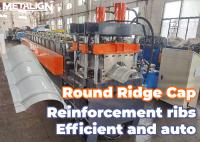 Machine de formage de rouleaux à entraînement par chaîne pour faîtière incurvée avec presse hydraulique à nervures