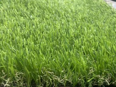 Sports en plein air Tapis en gazon artificiel Tapis vert avec trous de drainage Densité 21000