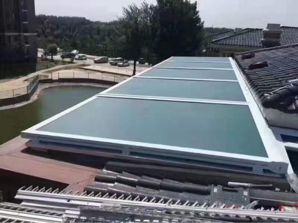 Store solaire de toit personnalisé, motorisé et rétractable pour véranda