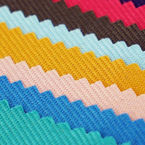 PU RPET Twill 600D повторно использовал материалы полиэстера низкоуглеродистые для багажа