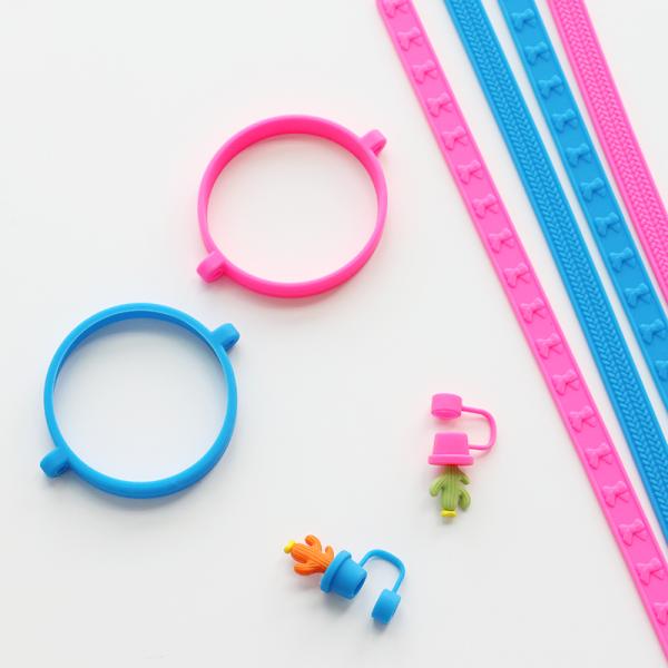 Accesorios de botellas de silicona personalizados para botellas de tazas Tumblers Regalo de 4 tampones de paja de silicona y correa de silicona