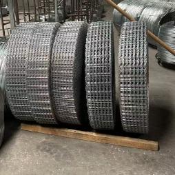 Malla de revestimiento para tuberías galvanizada soldada de 2,6 mm, malla CWC reforzada en rollos