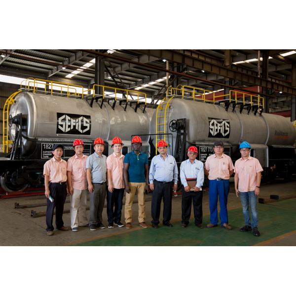 High Reliability Railway Tank Wagons , Train Tank Car 80km/h Maximum Operating Speed