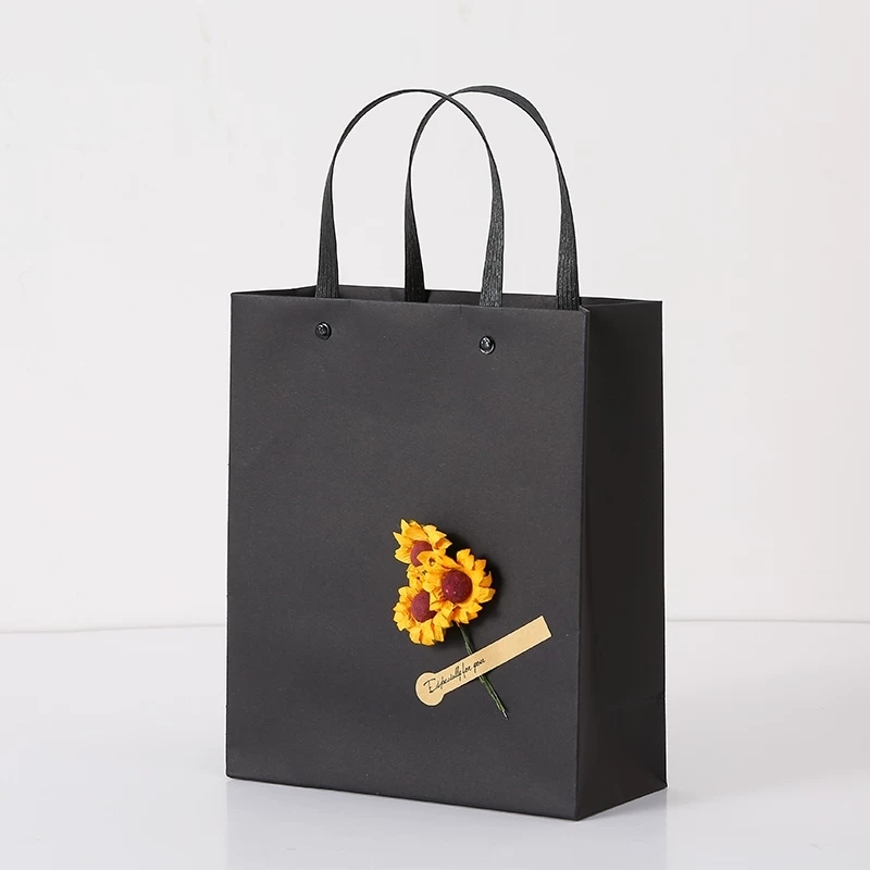 Kraft Paper Gift Bags With Handle And Decorative Flowers For Retail Packaging