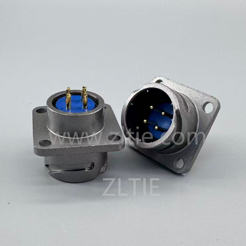 FQ18 Series 4-Pin Square Flange Male Socket