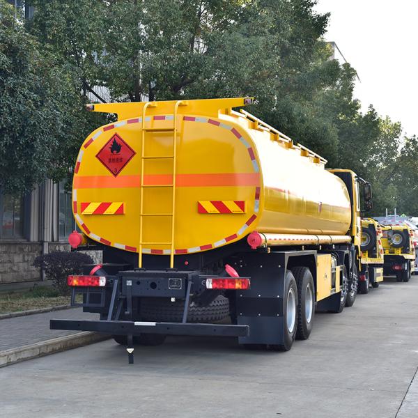 8x4 Diesel Fuel Tanker Truck Tank Volume 15001-30000L Gross Vehicle Weight 10-15T