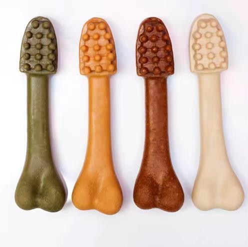 El animal doméstico trata el pienso que hace la máquina, equipo de proceso de la protuberancia del alimento para animales