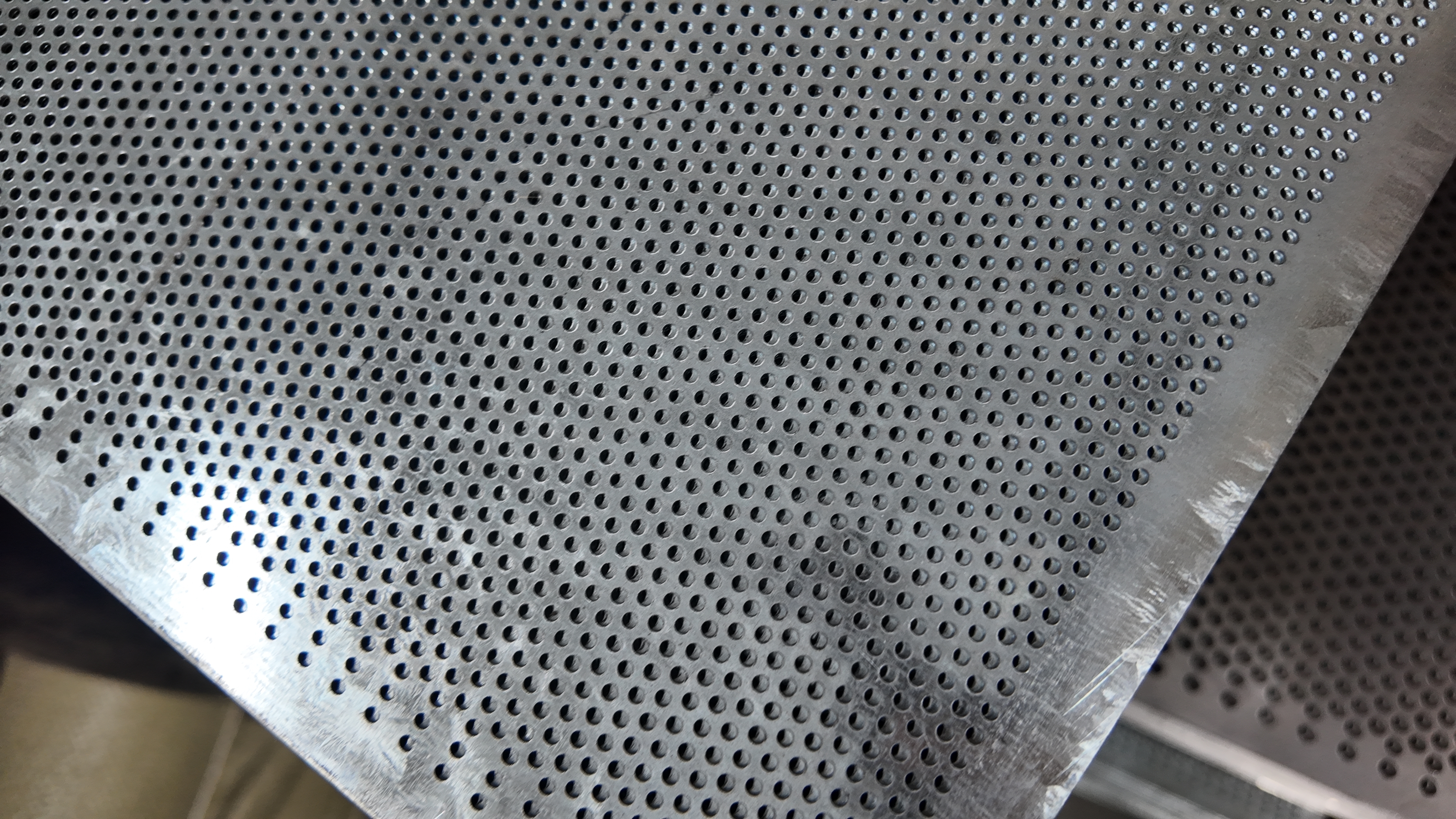 Round Hole Stainless Steel Perforated Mesh 0.5~30mm Aperture Custom Punched Metal Sheet