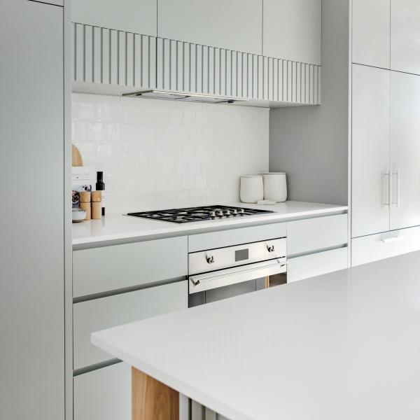 Set completo de gabinete de cocina personalizado Estándares australianos muebles de madera inoxidable encimera de piedra sinterizada para proyecto de villa