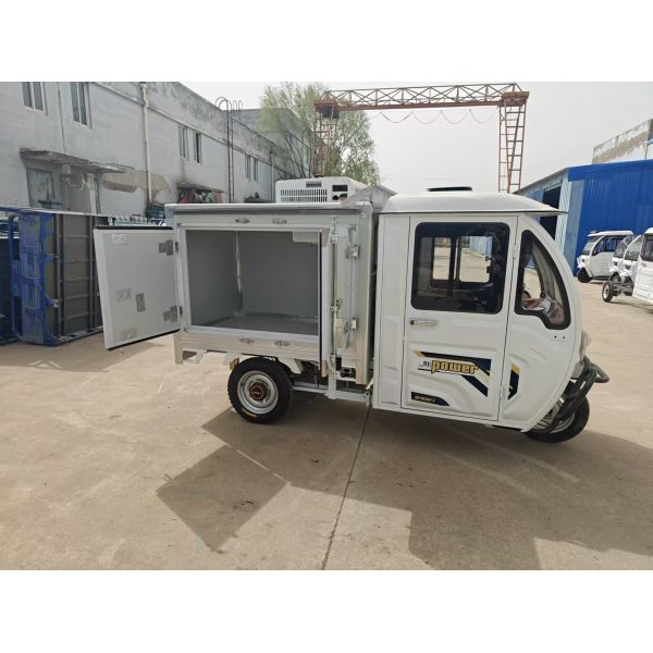 Electric Refrigerated Cargo Tricycle With Closed Cabin
