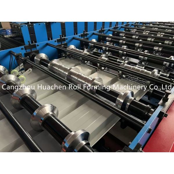 Colored Steel Roofing Sheet Roll Forming Machine with 15-20m/min Speed, 45# Steel Quenching and Plating Rollers, and PLC Control System