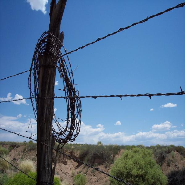 Reliable Quality Barbed Wire Chain Link Fence Galvanized Surface Treatment